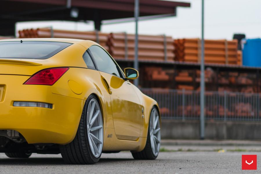 Детали экстерьера Nissan 350Z on Vossen Wheels (CVT) 2017 года  (фото 21 из 40)